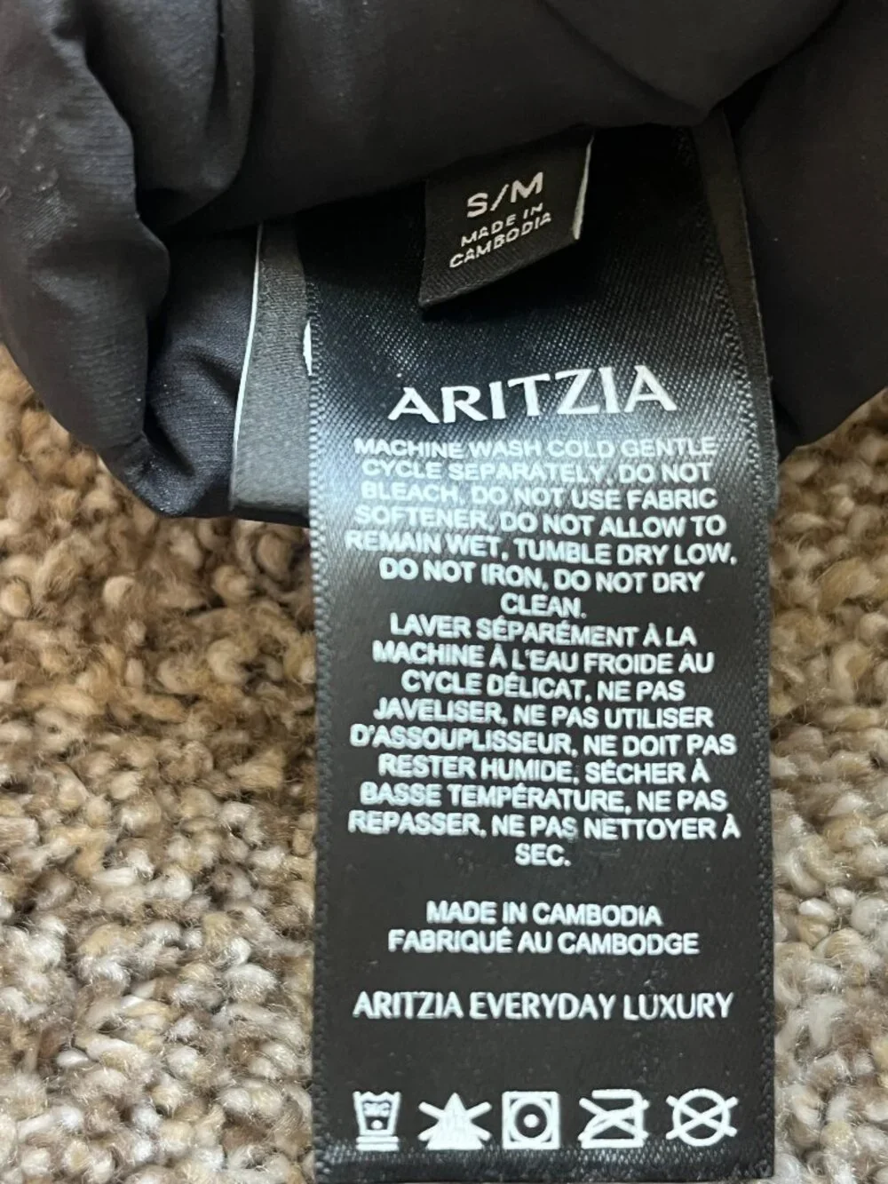 Aritzia superpuff mittens